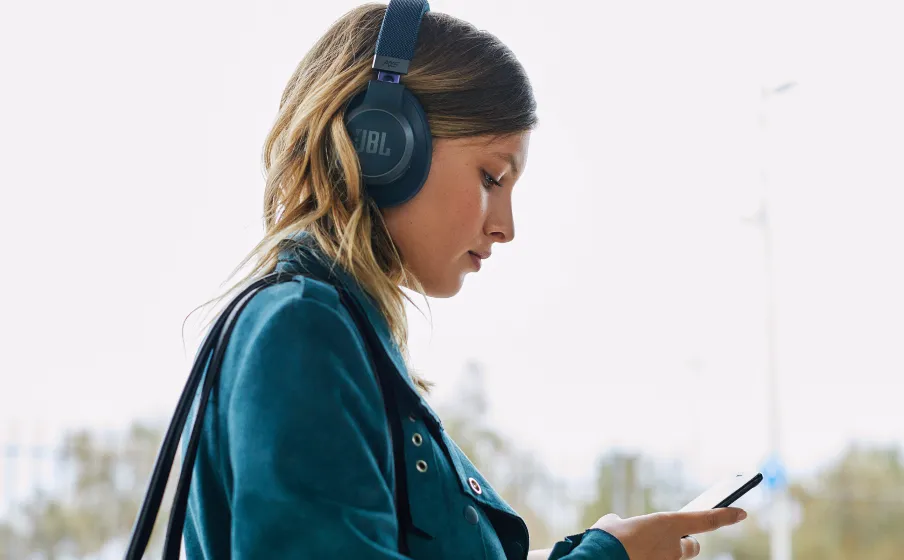 JBL LIVE 650BTNC Wireless Over-Ear Noise-Cancelling Headphones