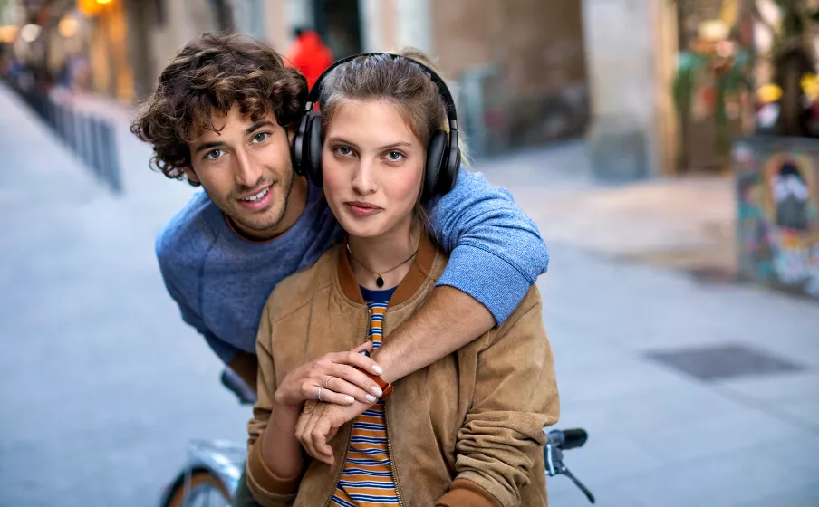 JBL LIVE 650BTNC Wireless Over-Ear Noise-Cancelling Headphones